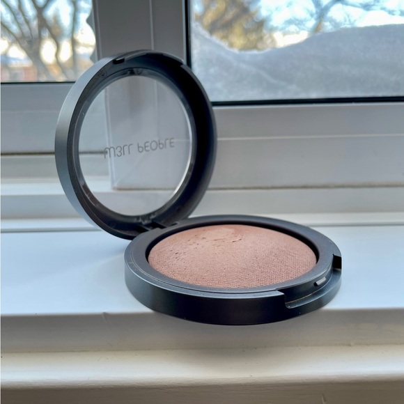 W3LL PEOPLE Bio Baked Bronzer, Natural Tan | clean beauty, vegan - Picture 4 of 5